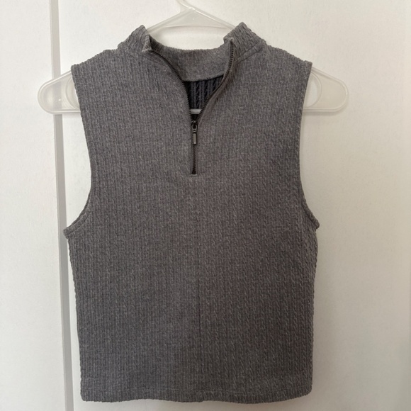 Textured grey  high neck sleeveless top with zipper detail on the back! - Picture 3 of 5